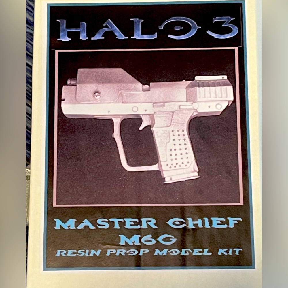 NWOT master chief m60 resin prop model pistol kit with instructions to paint!